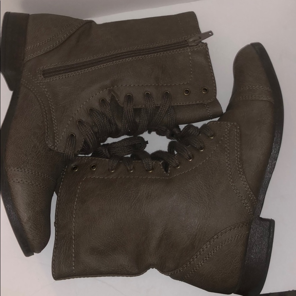 Combat boots